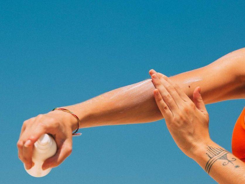 Los mejores protectores solares SPF 30 de 2025, según la OCU